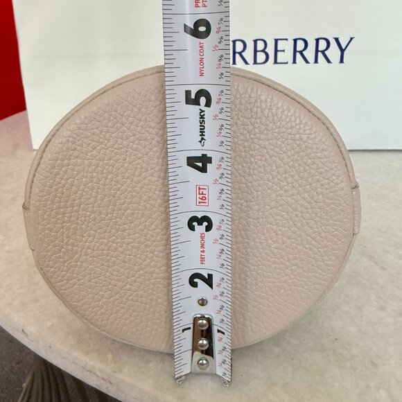 Burberry Small Grainy Leather Bucket Bag Limestone, house check strap - Picture 14 of 15